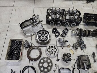 Díly motoru pro Suzuki GSXR 750 Srad gsxr750 - 3