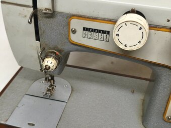 Šicí stroj - Podolsk 142 - 3