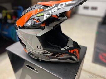 Airoh aviator 3 saber orange vel.S - 3