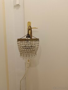 Křišťálový lustr a lampa na zeď - 3