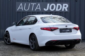 Alfa Romeo Giulia 2.0T 206 kW Veloce Q4, ČR, Kamera, Keyless - 3
