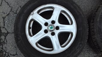 Škoda Octavia 1 sada originál alu + letní pneu 195/65/15 - 3