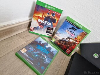 Herní Konzole Xbox One X 1TB plus hry krabice - 3