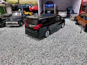 model auta 1:18 Toyota Alphard čierna farba ,Paudi - 3