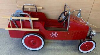 Dětské šlapací auto - hasičský vůz (Goki) - 3