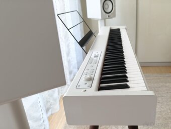 PIANO KORG D1 + nohy Korg ST-WL masivní dub + bedny 2xYamaha - 3