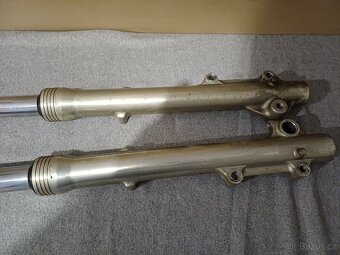Predni vidlice Honda CB 750 C rok 1982 - 3