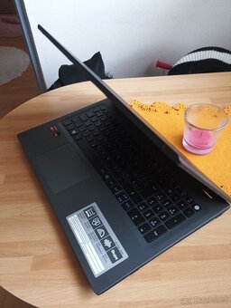 Pěkný notebook se zárukou - 3