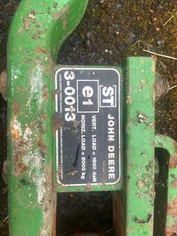 Prodám spodní úchyt JD - 3