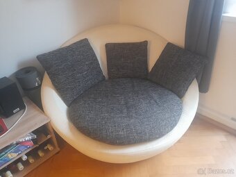 Křeslo bílé s polštáři za odvoz - 3