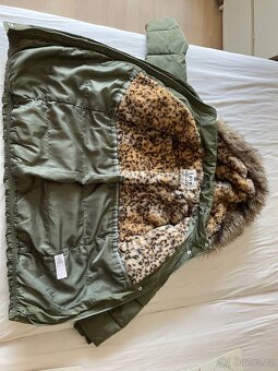 Dívčí zimní bunda F&F 8-9 let - 3