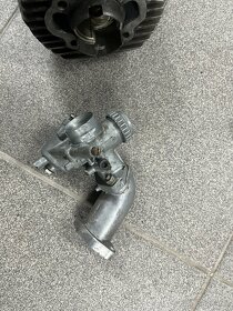 válec, hlava, píst, karburátor a kolena na jawa pionýr - 3