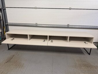 Televizní stolek - 3