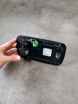 BMW E39 víko palivové nádrže - 3