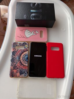 Samsung S10e 128Gb, černý - 3