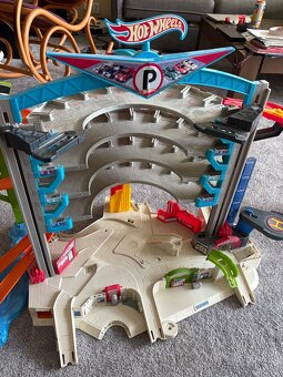 Hot Wheels Mega garáž se žralokem - 3