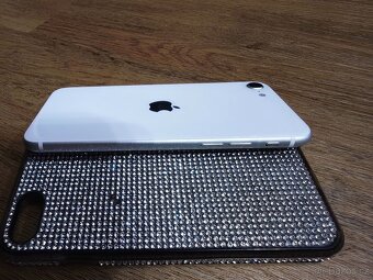 iPhone SE 2020 - 3