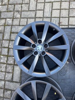 ORIGINÁL Alu Škoda ALARIS R18, 5x112 - TOP STAV - 3