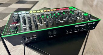 Roland TR-8 (drum machine) - 3