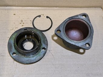 Víčka převodovky na PF 62 - 3