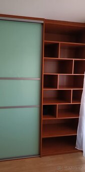 Vestavěná skřín s posuvnými dveřmi - 3