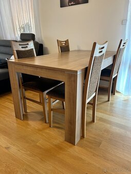 Obývací stěna, konferenční stolek a jídelní stůl - 3
