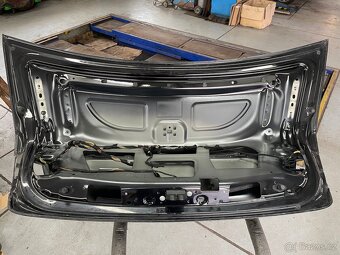 Zadní kapota víko kufru sedan Mercedes W212 - 3