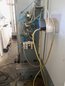Prodám CNC obráběcí stroj Mas MCV 750 s vynašečem špon - 3