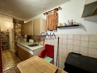 Lipov - Rodinný dům 4+1 k rekonstrukci - 379m2 - 3