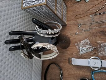 Krásné doplňky řetízky,náramky.. - 3