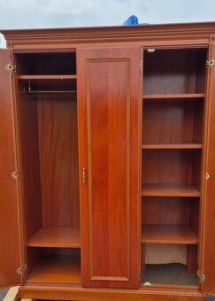 Šatní skříň a další - 3