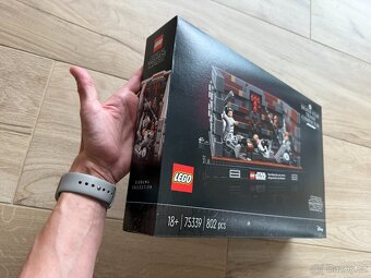 LEGO Star Wars 75339 Death Star Trash Compactor Diorama - 3