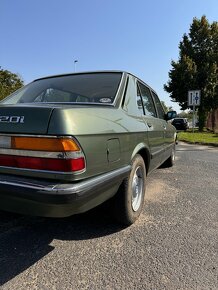 1982 BMW E28 520i - benzínový šestiválec - 3