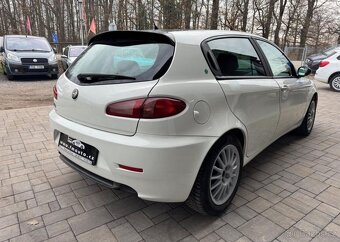 Alfa Romeo 147 1.6 16V benzín manuál 88 kw - 3