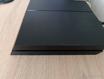 Prodám použitý,plně funkčníPlayStation 4 (500GB) + fifa23 - 3