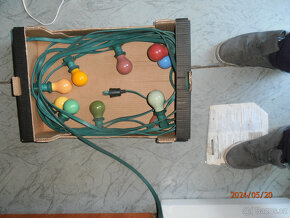 KABEL S BAREVNÝMI ŽÁROVKAMI NA 220 V. - 3