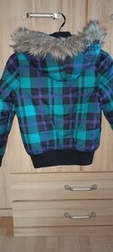 Dívčí kostkovaná zimní bunda s kapucí vel. 146 - 3