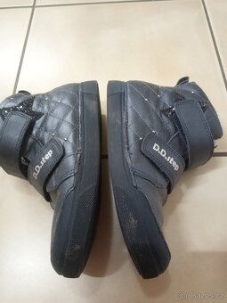 Prodáme dívčí lehkou obuv - 3