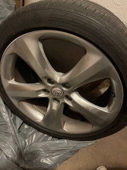 Prodám Kola Toyota 235/40R19 - 3