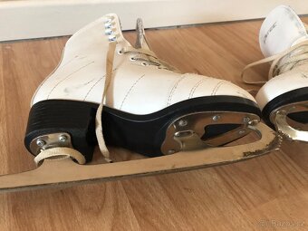 klasicke bile brusle divci 34 Jessica - 3