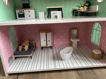 Dřevěný domeček pro panenky - 3