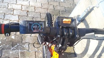 Elektrokoloběžka se silným motorem - 3