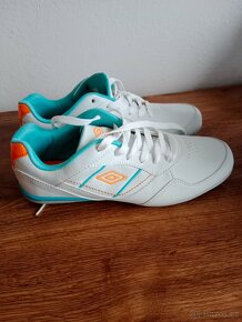 Prodám nové originální tenisky VEJA 36 a UMBRO 38 - 3