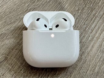 Apple AirPods 4 s aktivním potlačováním hluku - 3