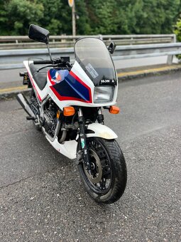Honda vf 500 v four - 3