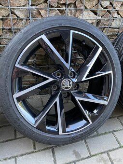 Škoda Octavia 3 alukola Vega 18, letní pneu 225/40 - 3
