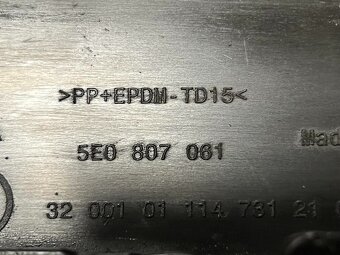 Levý přední spojler nárazníku 5E0807061 Škoda Octavia 3 15 - 3