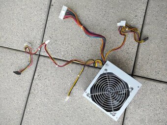 Počítačový zdroj 400W – plně funkční - 3