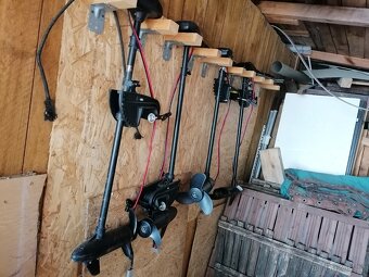 Prodám lodě s elektromotorem dvěma materiemi - 3