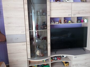 Krásná obývací stěna a komoda - 3